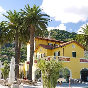 villa-eva-beach.hotelitalianriviera.com/