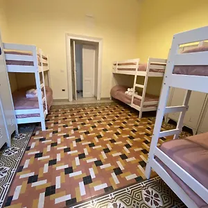 Hostel A I R H1o